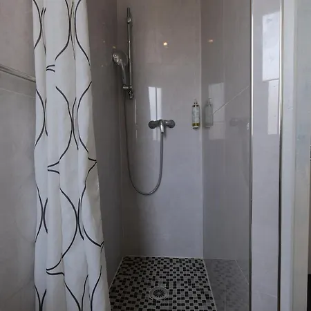 Hipotel Voltaire Bastille París
