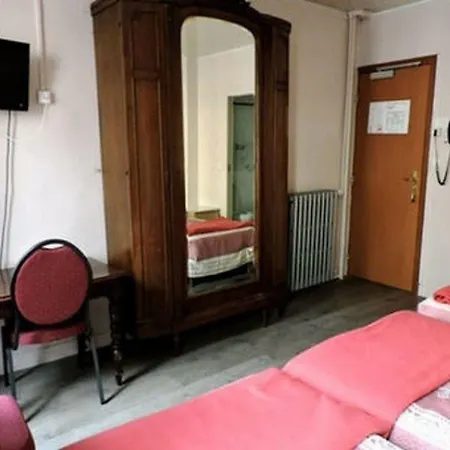 Hotel Hipotel Voltaire Bastille 3*