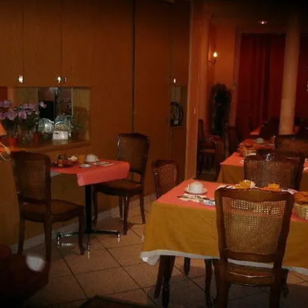 מלון Hipotel Voltaire Bastille