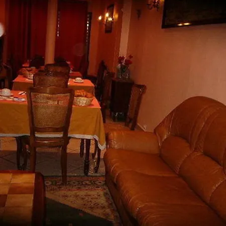 Hipotel Voltaire Bastille מלון