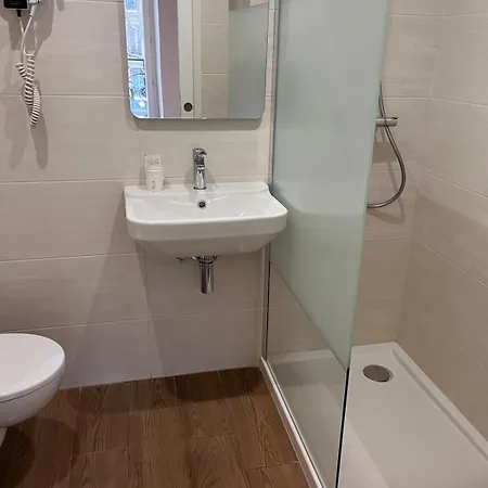 Hotel Hipotel Voltaire Bastille 3*