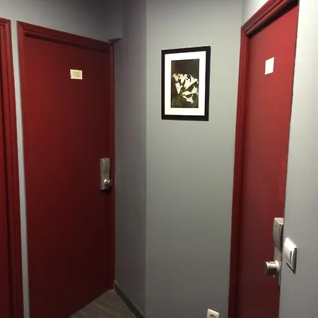 Hipotel Voltaire Bastille Hotel