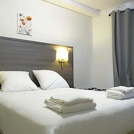Hotel Hipotel Voltaire Bastille 3*