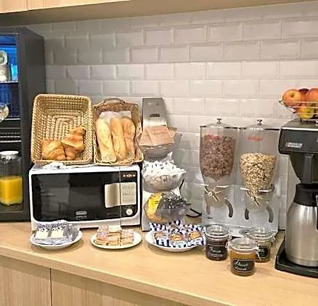 Hipotel Voltaire Bastille Hotel