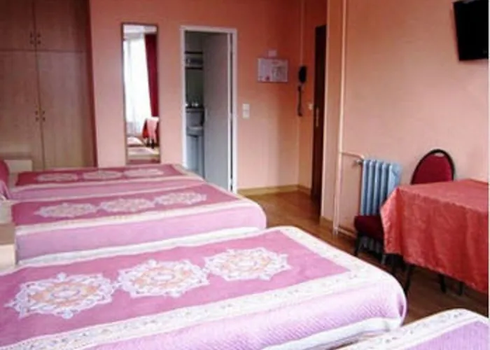 Hipotel Voltaire Bastille Париж