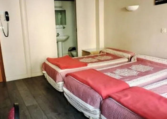 Hipotel Voltaire Bastille 3*