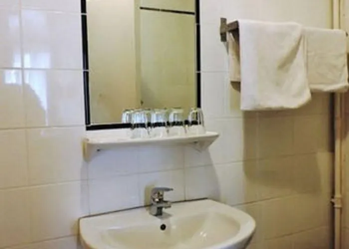 Hipotel Voltaire Bastille Отель