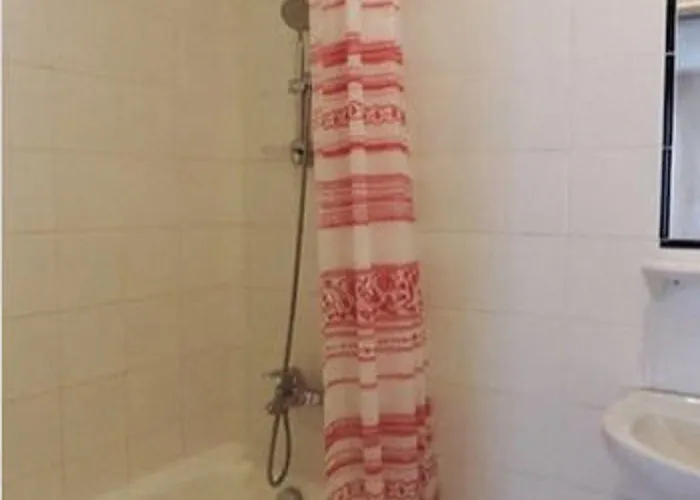 Отель Hipotel Voltaire Bastille