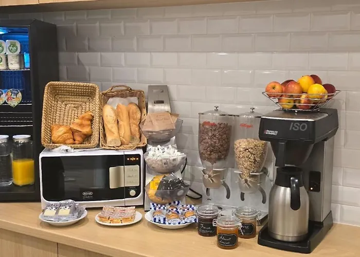 Hipotel Voltaire Bastille Отель 3*