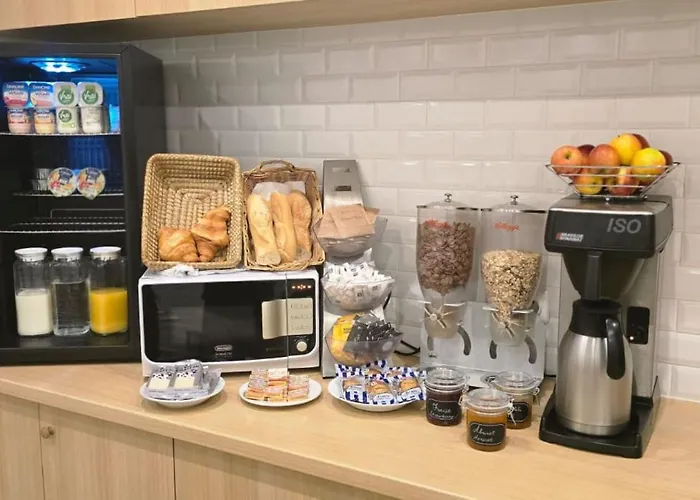 Hipotel Voltaire Bastille Отель Париж