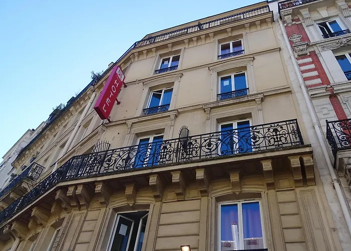 Отель Hipotel Voltaire Bastille