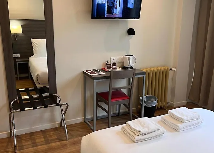 Hipotel Voltaire Bastille 3* Париж