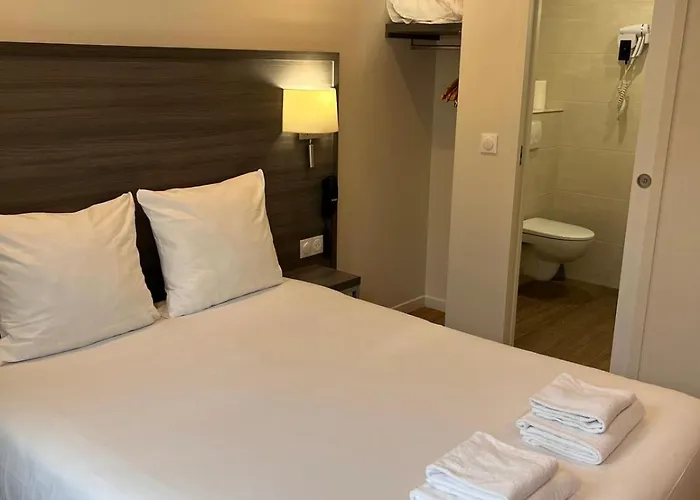 Hipotel Voltaire Bastille Отель