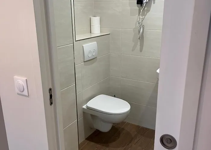 Hipotel Voltaire Bastille Париж