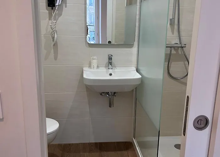 Hipotel Voltaire Bastille Париж