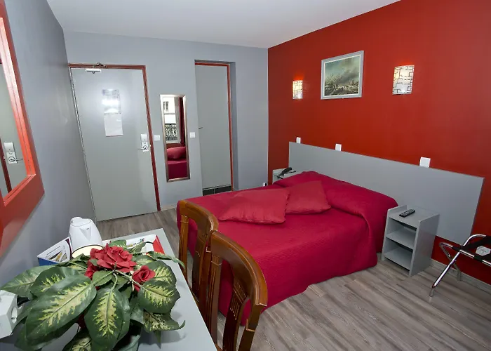 Отель Hipotel Voltaire Bastille Париж