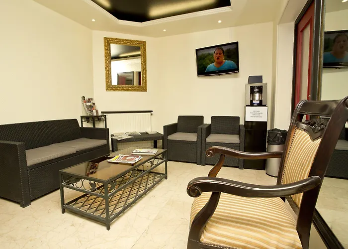 Hipotel Voltaire Bastille Отель