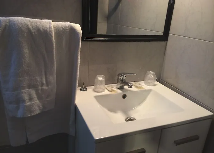 Hipotel Voltaire Bastille Париж