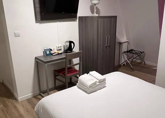 Hipotel Voltaire Bastille Отель Париж