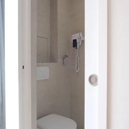 Hipotel Voltaire Bastille Hotel