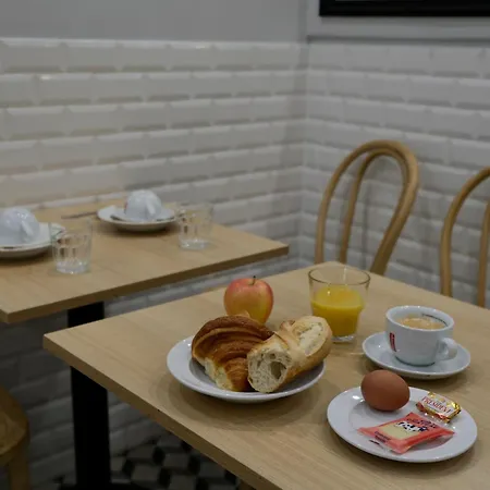 Hipotel Voltaire Bastille Hotel
