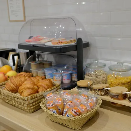 Hipotel Voltaire Bastille Hotel