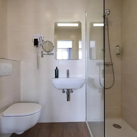 Hipotel Voltaire Bastille Hotel