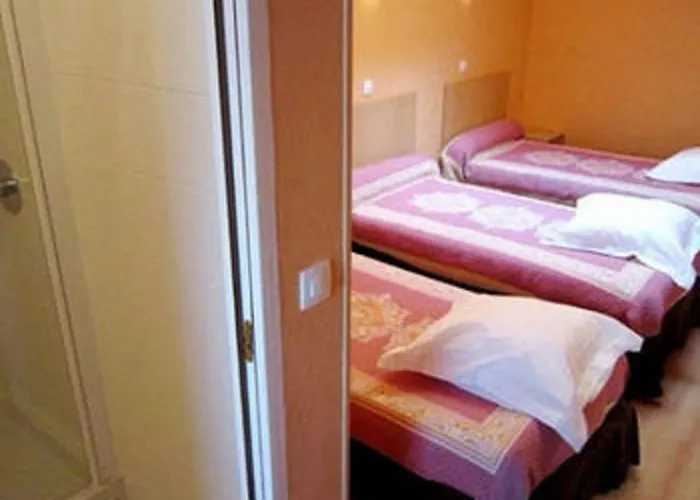 Hipotel Voltaire Bastille Otel 3*