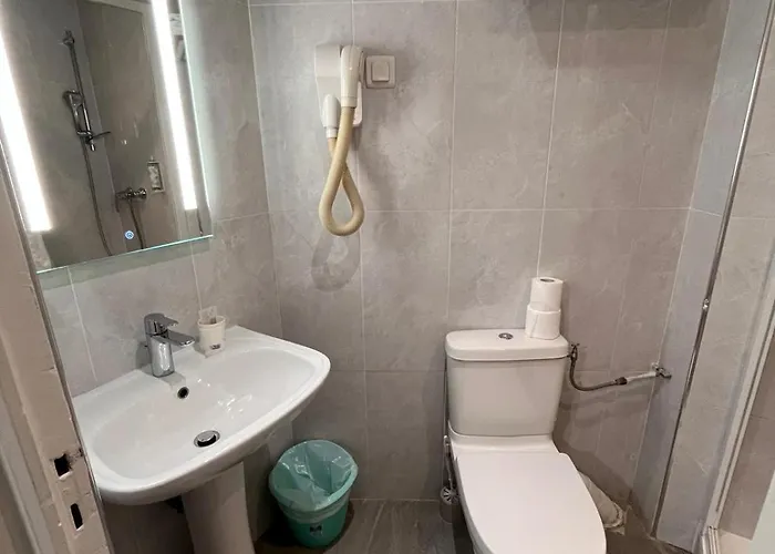 Hipotel Voltaire Bastille Otel 3*
