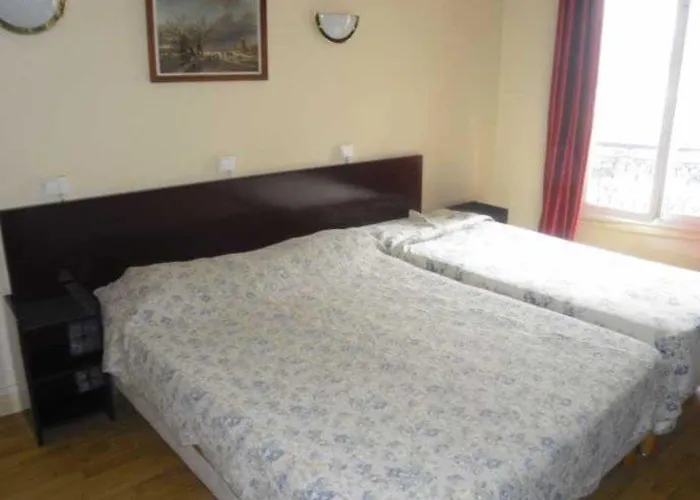 Hipotel Voltaire Bastille 3*